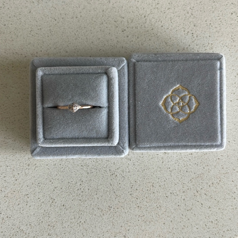 Kendra Scott ring rose gold and diamonds